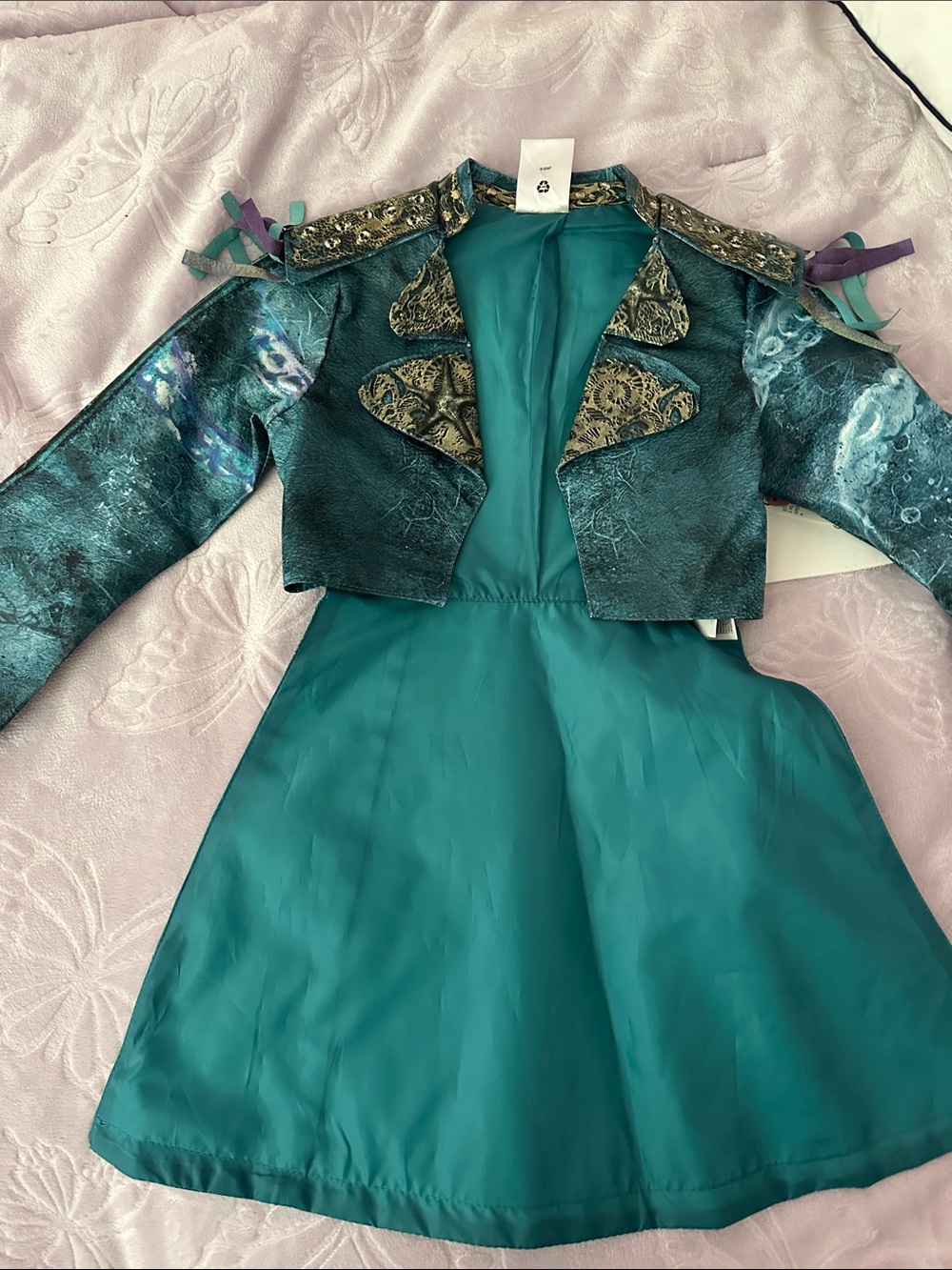 Descendants Costumes - Picture 7 of 7
